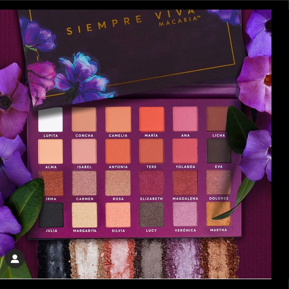 5 Eyeshadow pallets with brushes